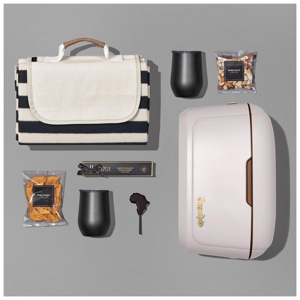 Outdoor Indulgence Hamper - Premium Hampers,Unisex Hampers,Outdoor Hampers